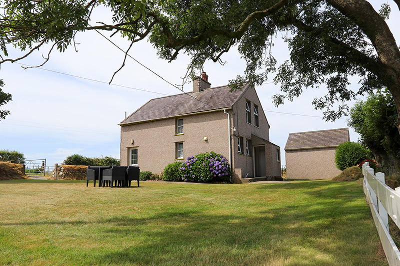 garreg lwyd farm house